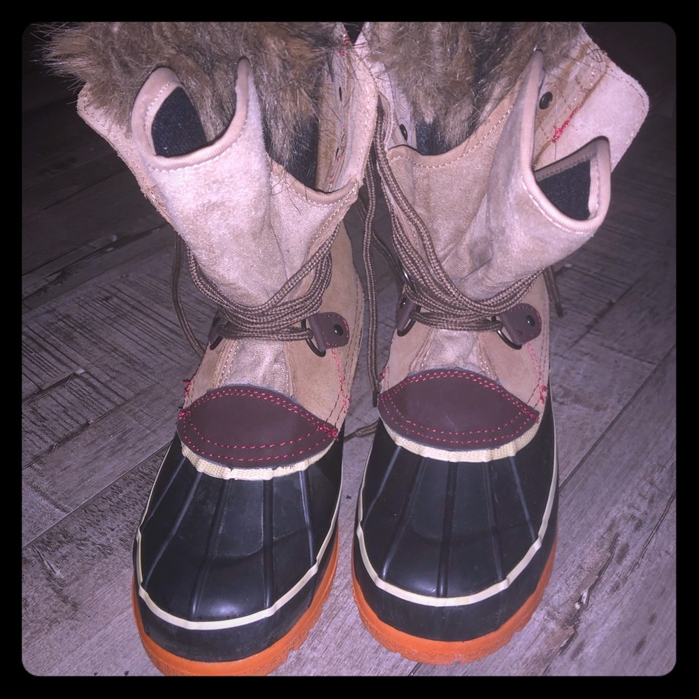 Snow boots
